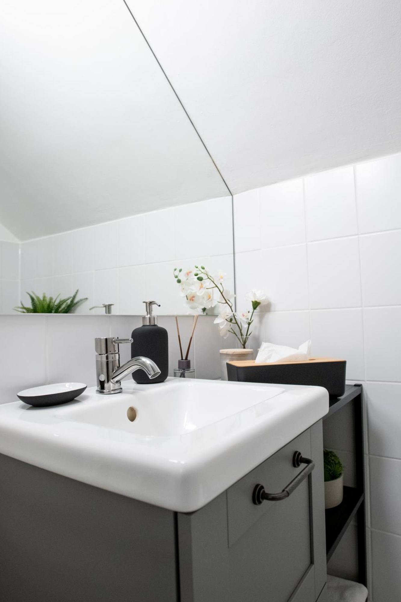 Charmantes 2-zimmer-apartment Mit Vorgarten Appartement *